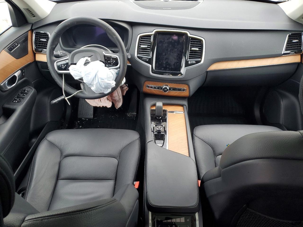 2024 VOLVO XC90