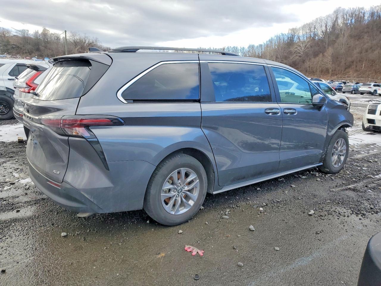 2025 TOYOTA SIENNA