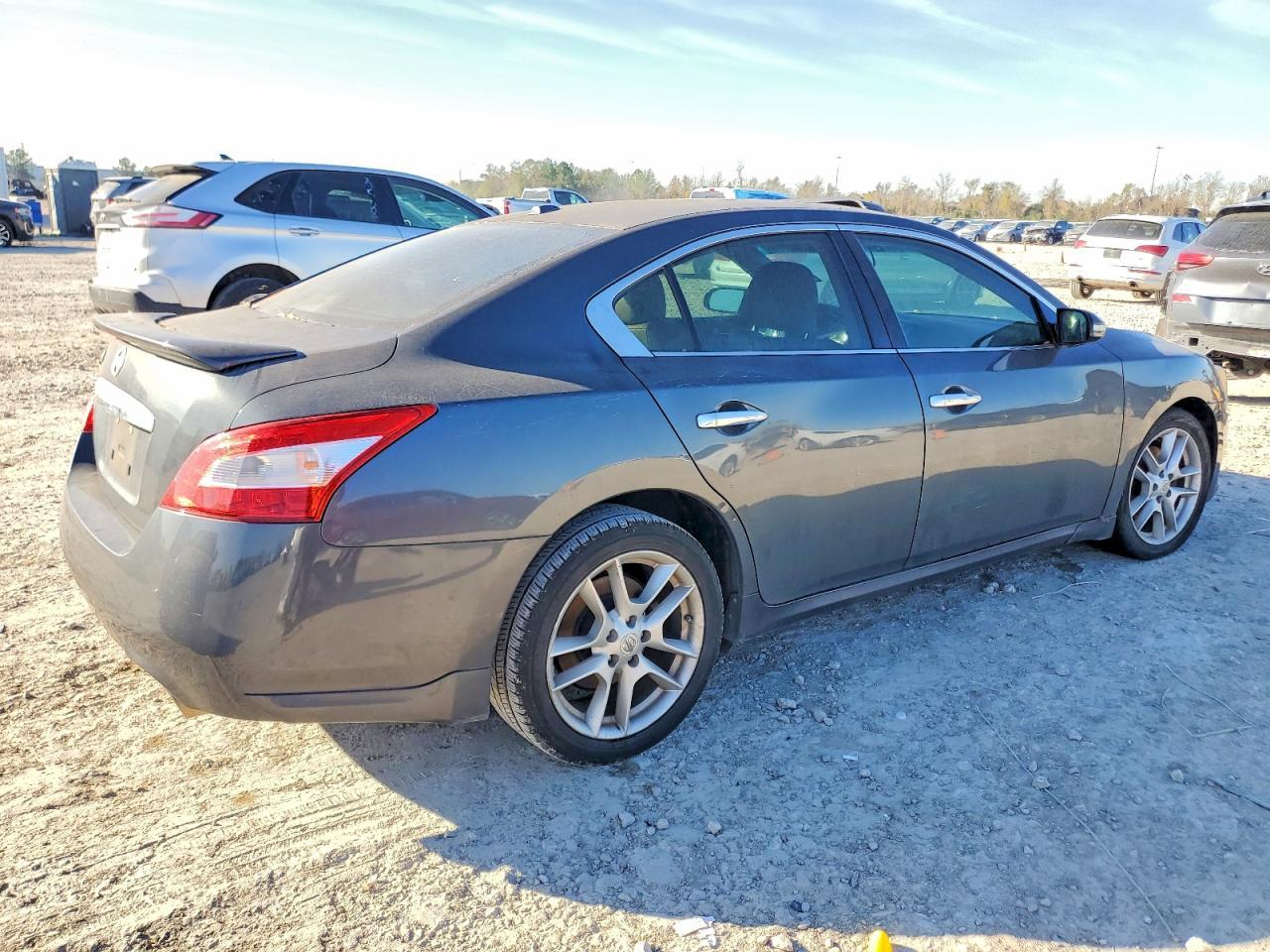 2011 NISSAN Maxima