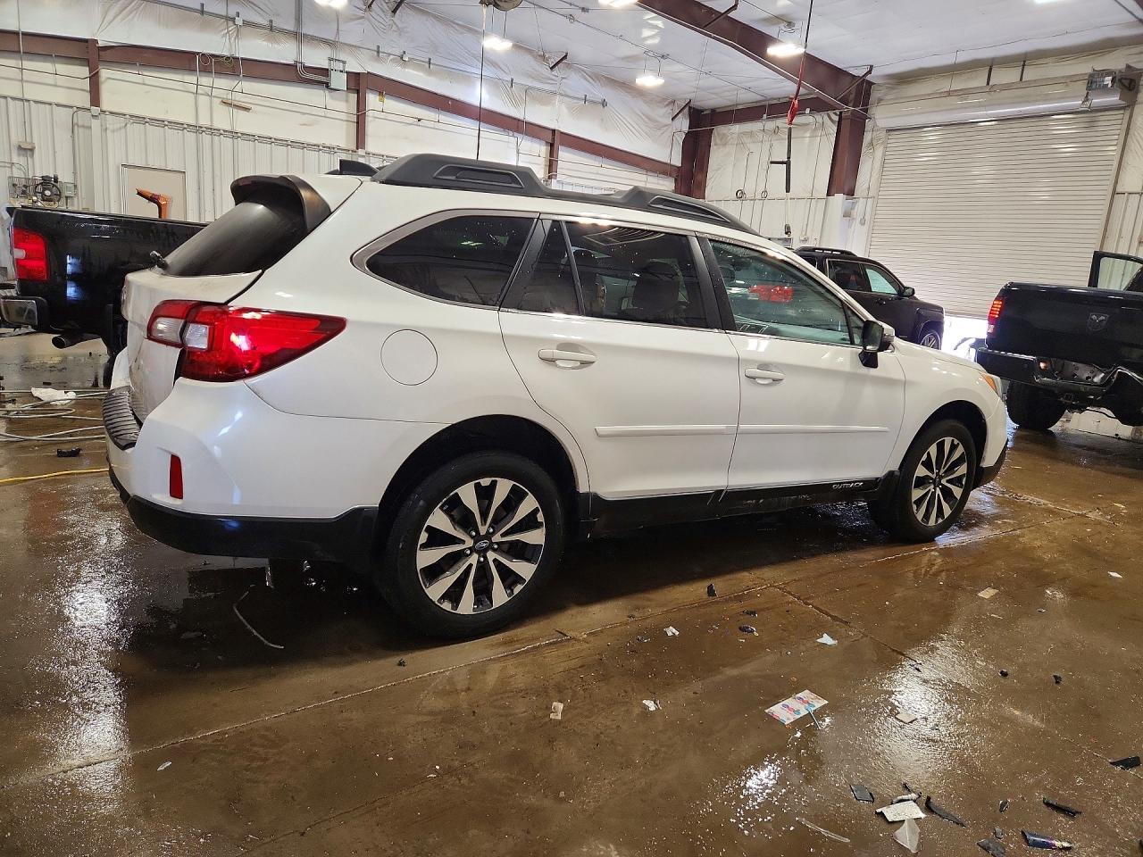 2016 SUBARU Outback