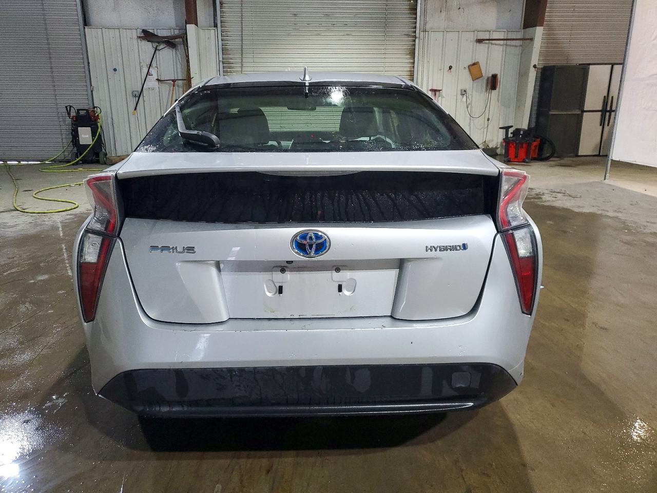 2016 TOYOTA PRIUS