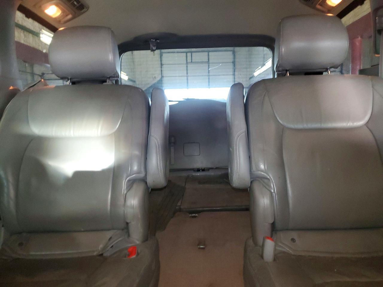 2005 TOYOTA SIENNA