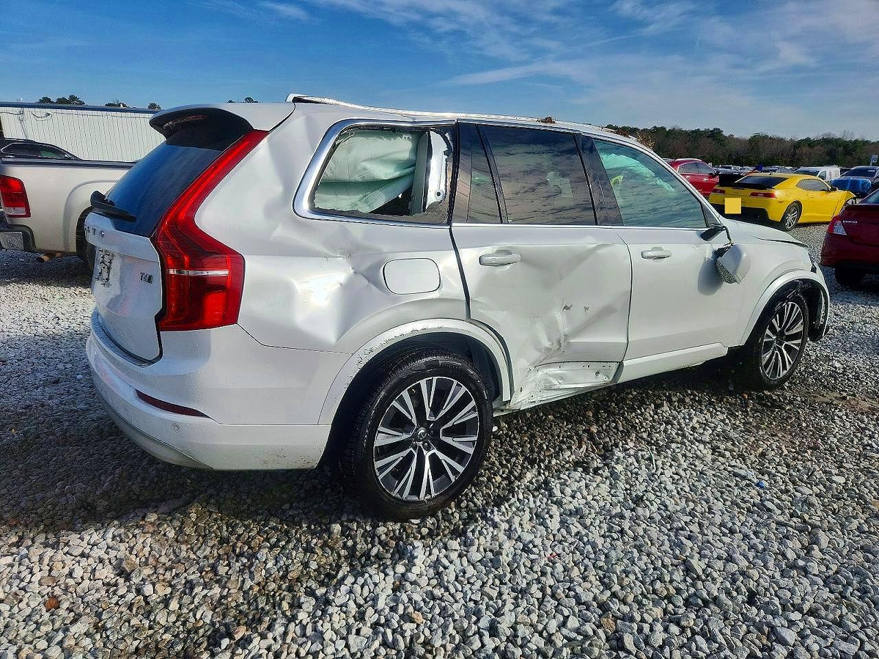 2022 VOLVO XC90