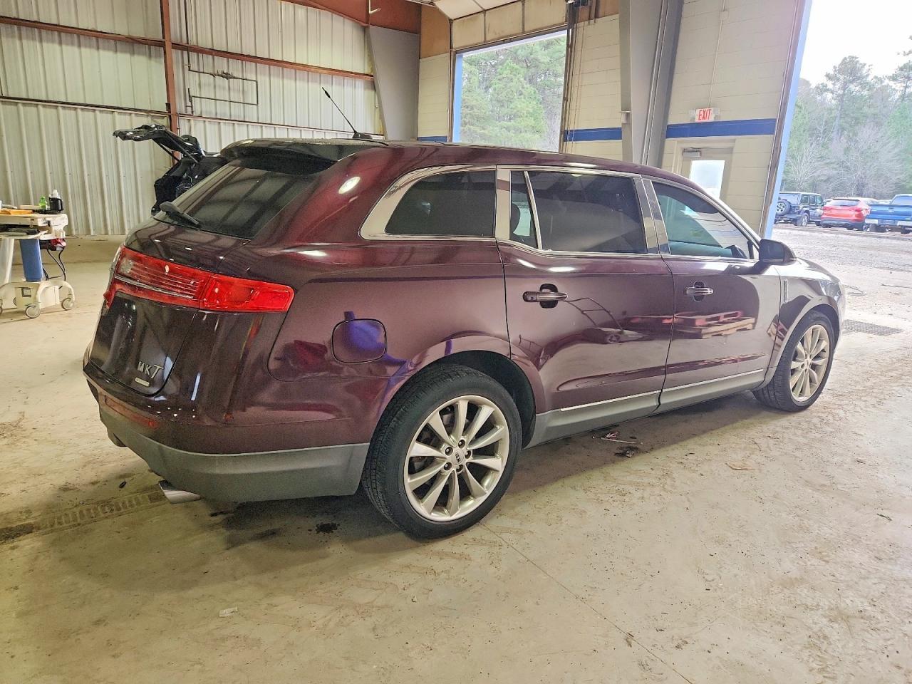 2011 LINCOLN MKT