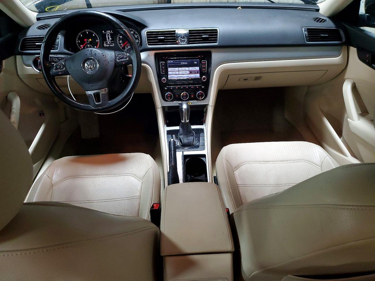 2012 VOLKSWAGEN Passat