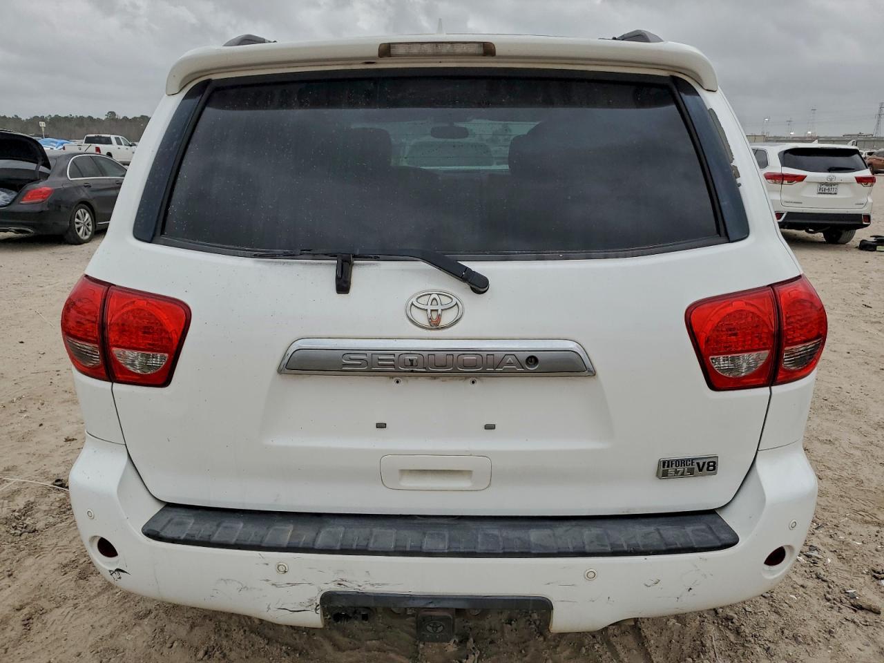 2013 TOYOTA Sequoia