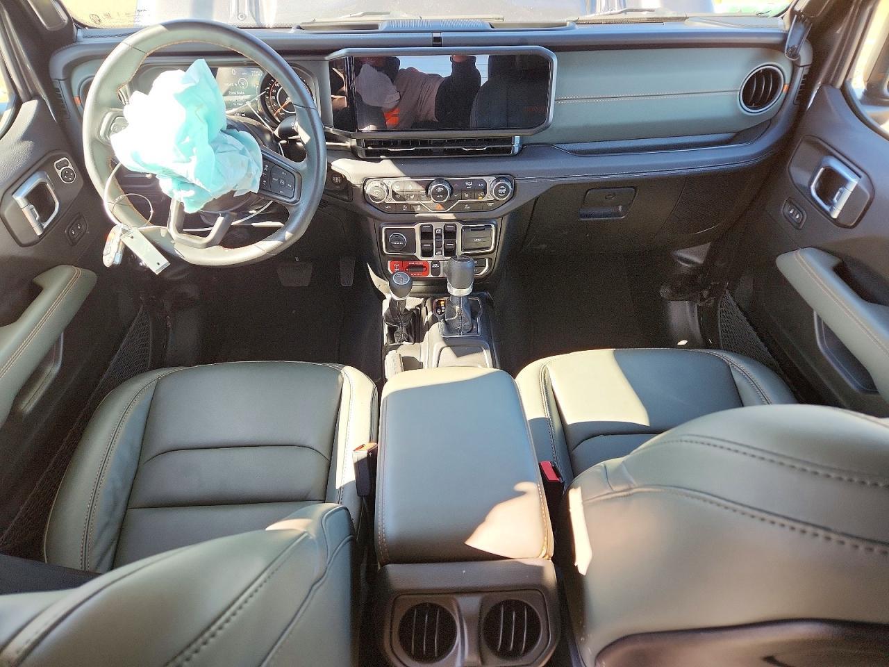 2025 JEEP Gladiator