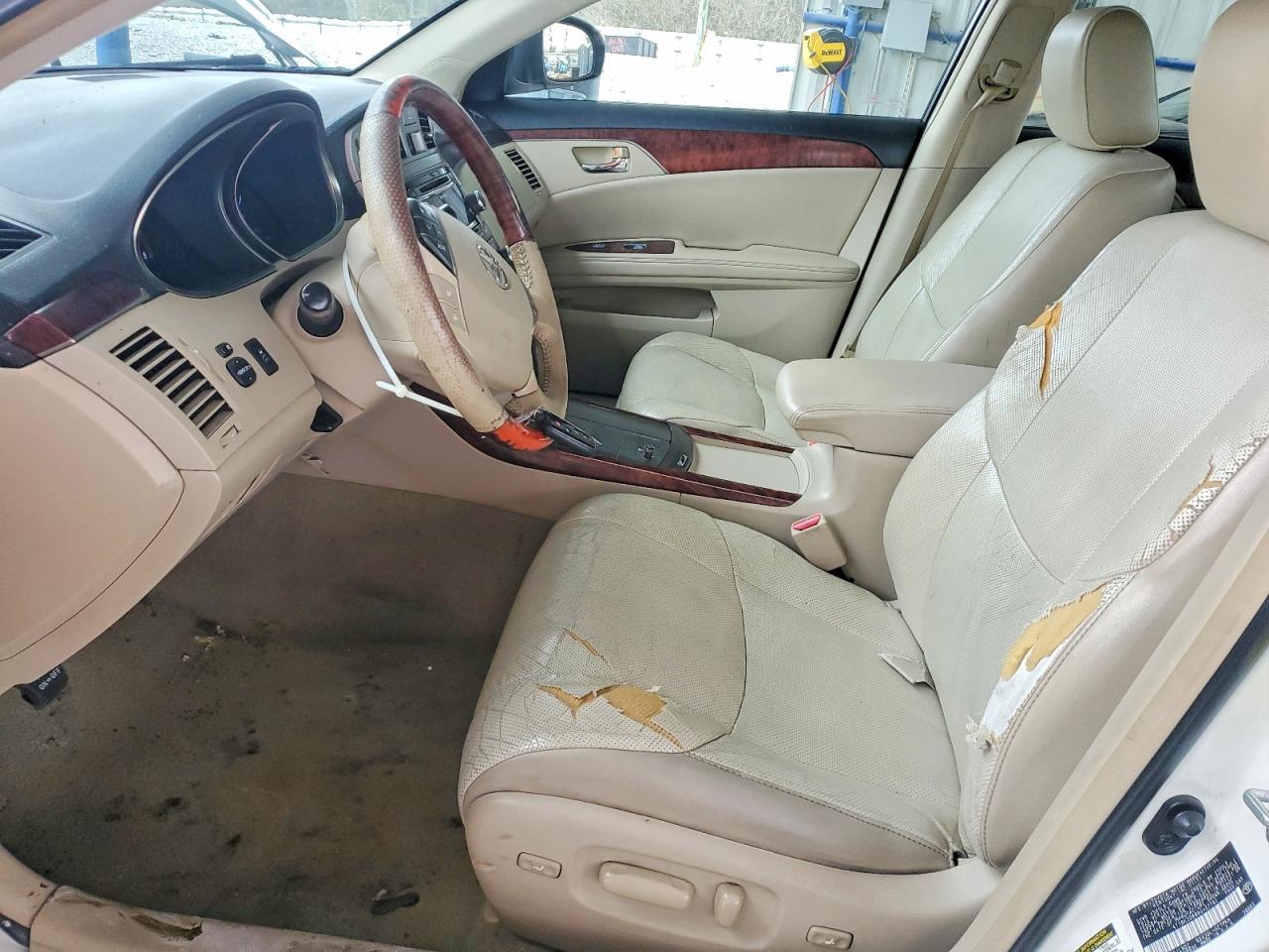 2011 TOYOTA Avalon