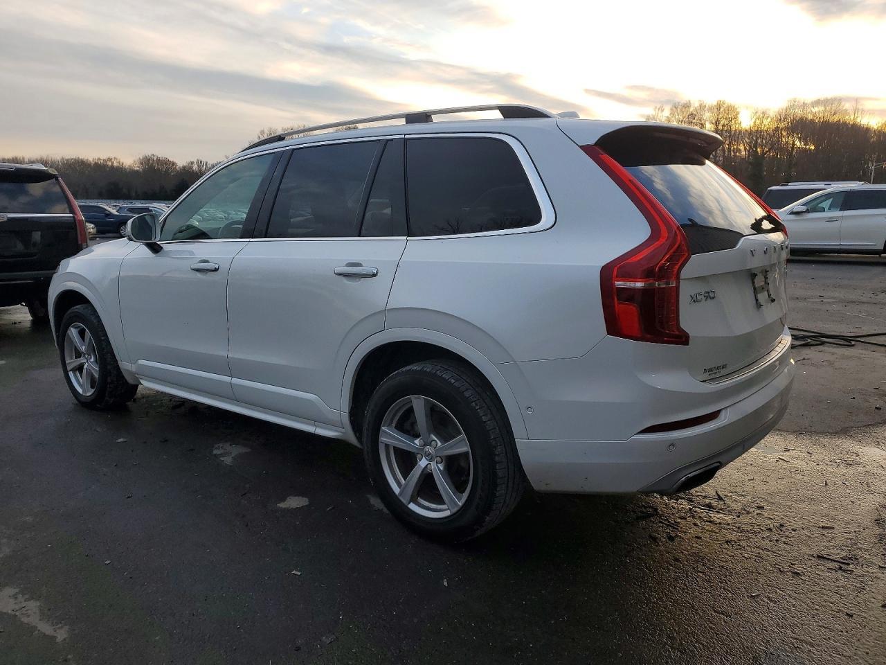 2016 VOLVO XC90