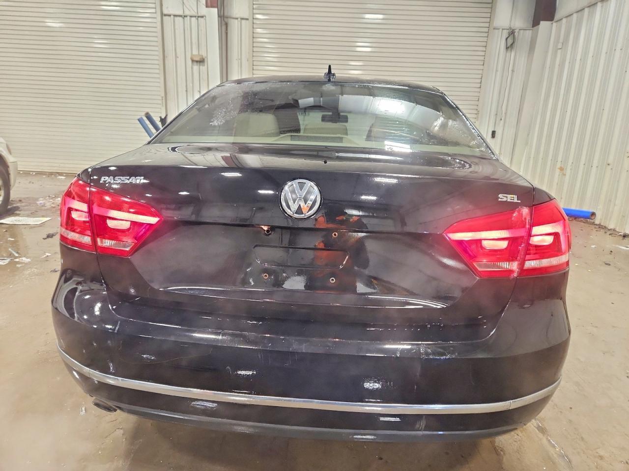 2012 VOLKSWAGEN Passat