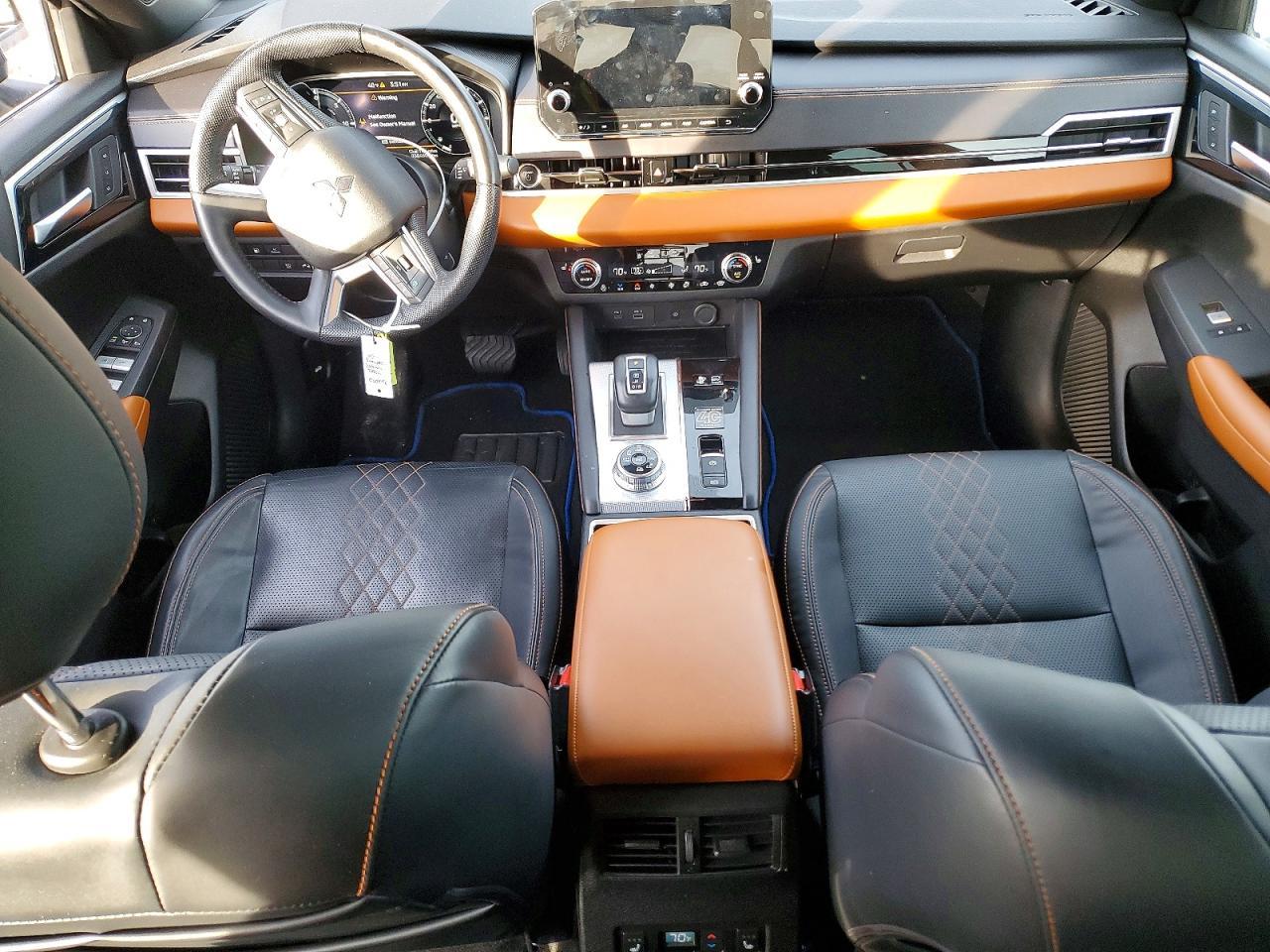 2023 MITSUBISHI outlander