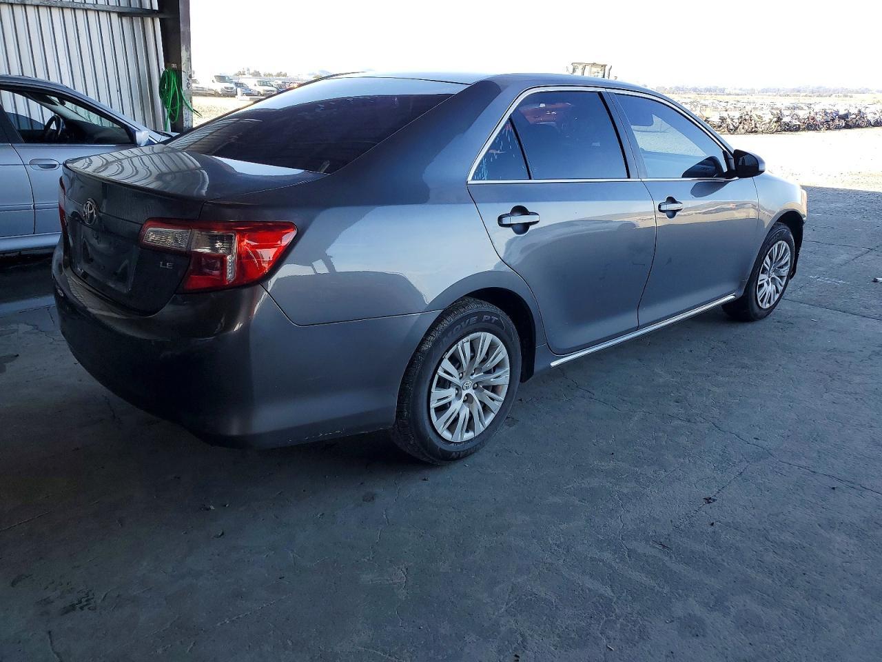 2014 TOYOTA CAMRY