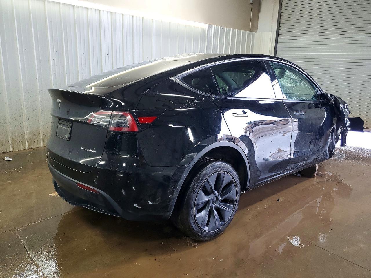 2025 TESLA MODEL Y