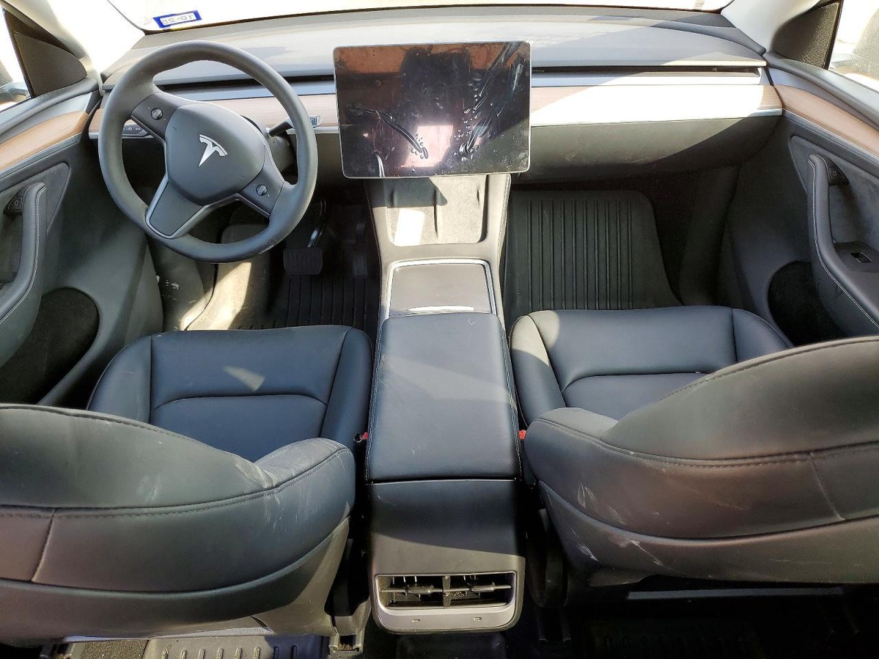 2025 TESLA MODEL Y