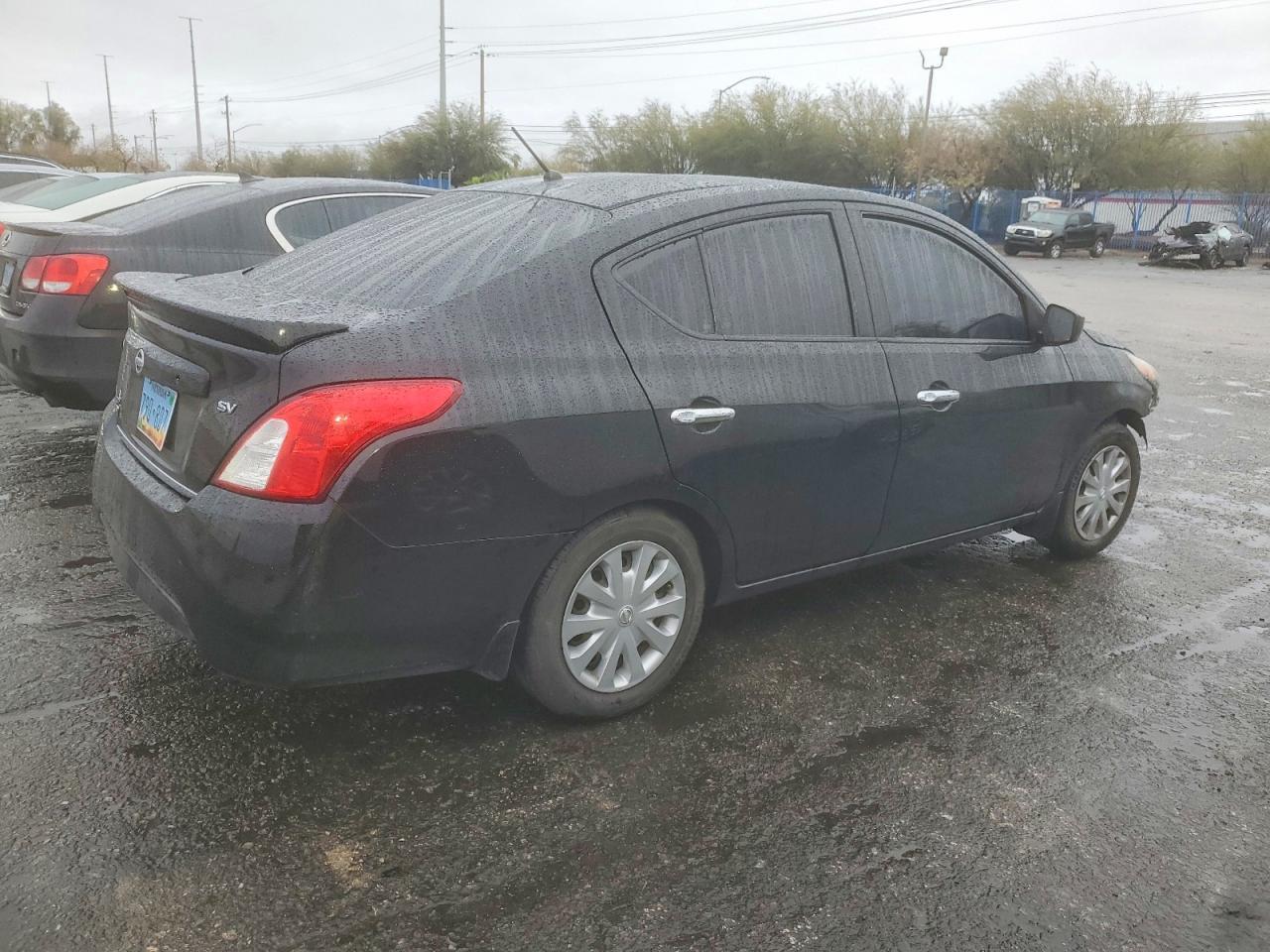 2017 NISSAN VERSA
