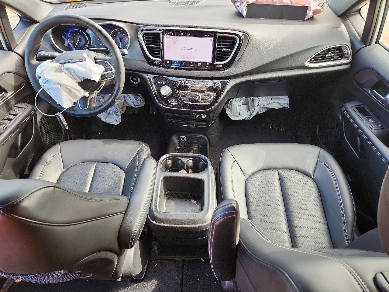 2025 CHRYSLER Voyager