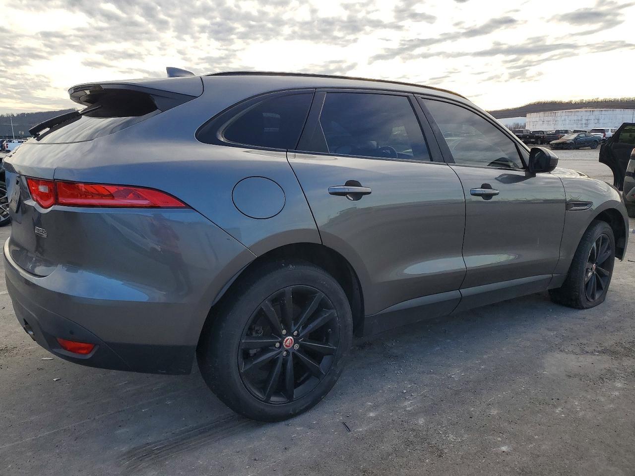 2018 JAGUAR F-Pace