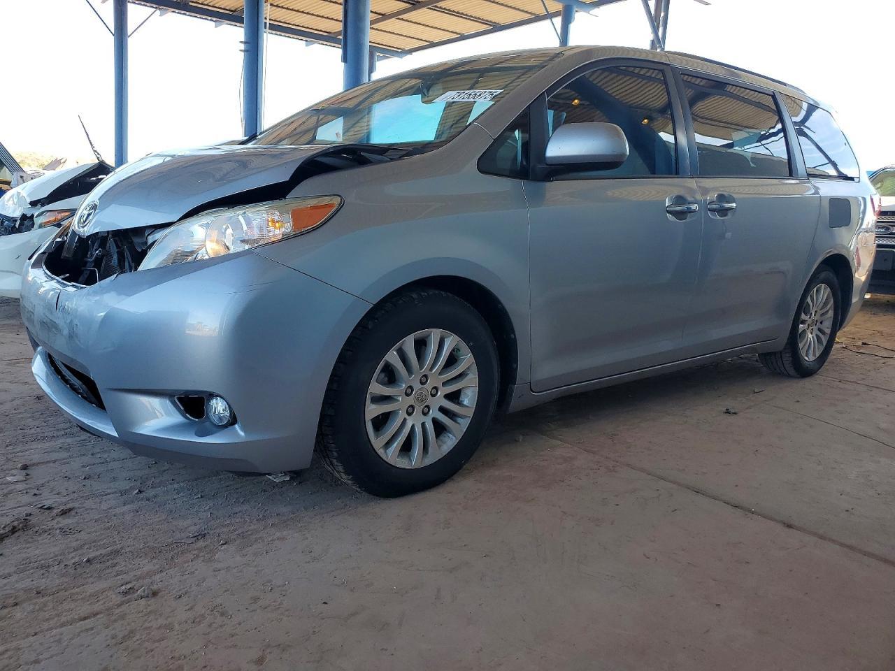 2015 TOYOTA SIENNA