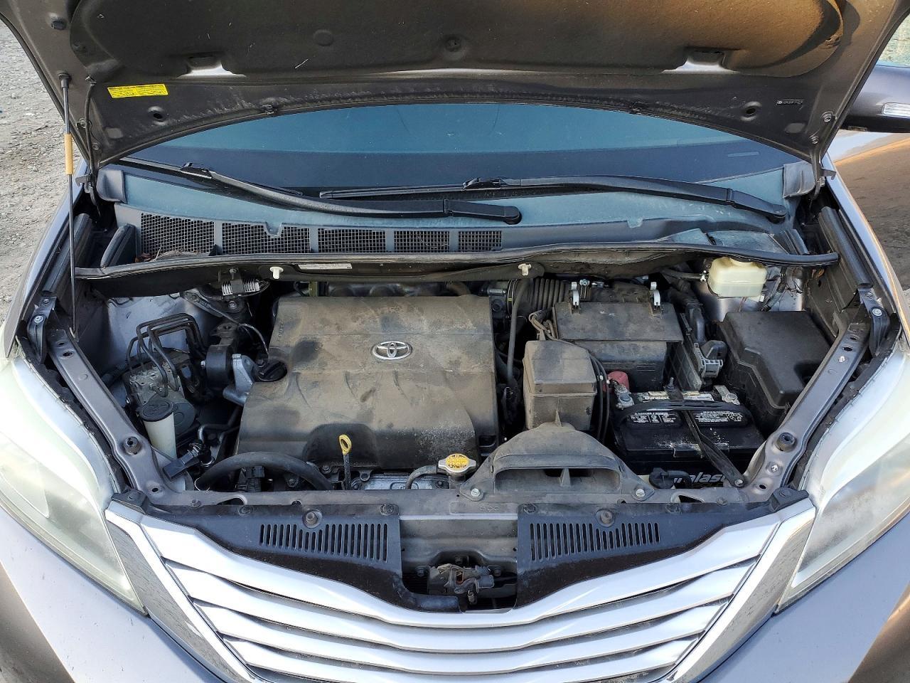 2015 TOYOTA SIENNA