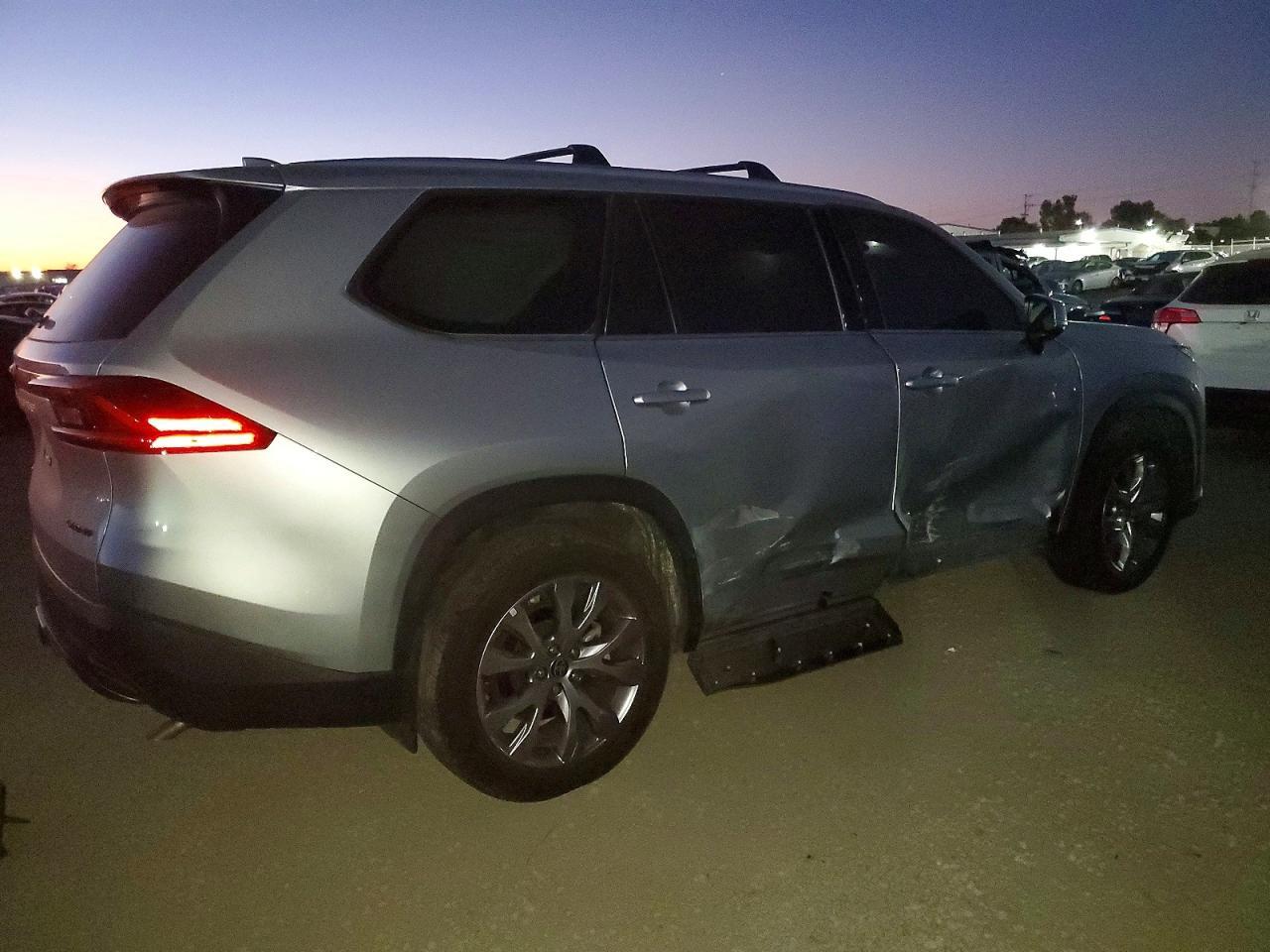 2024 TOYOTA HIGHLANDER