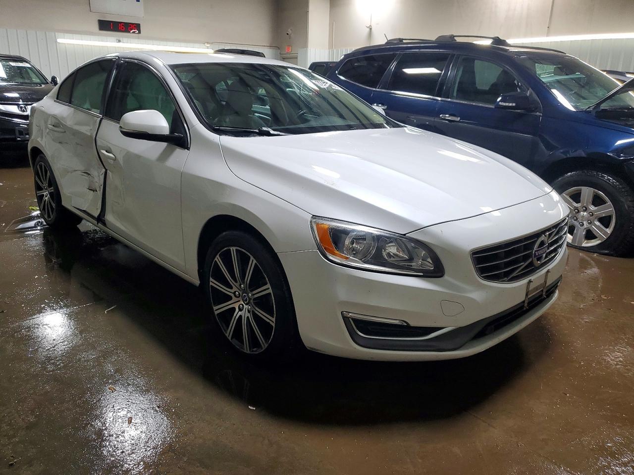 2017 VOLVO S60