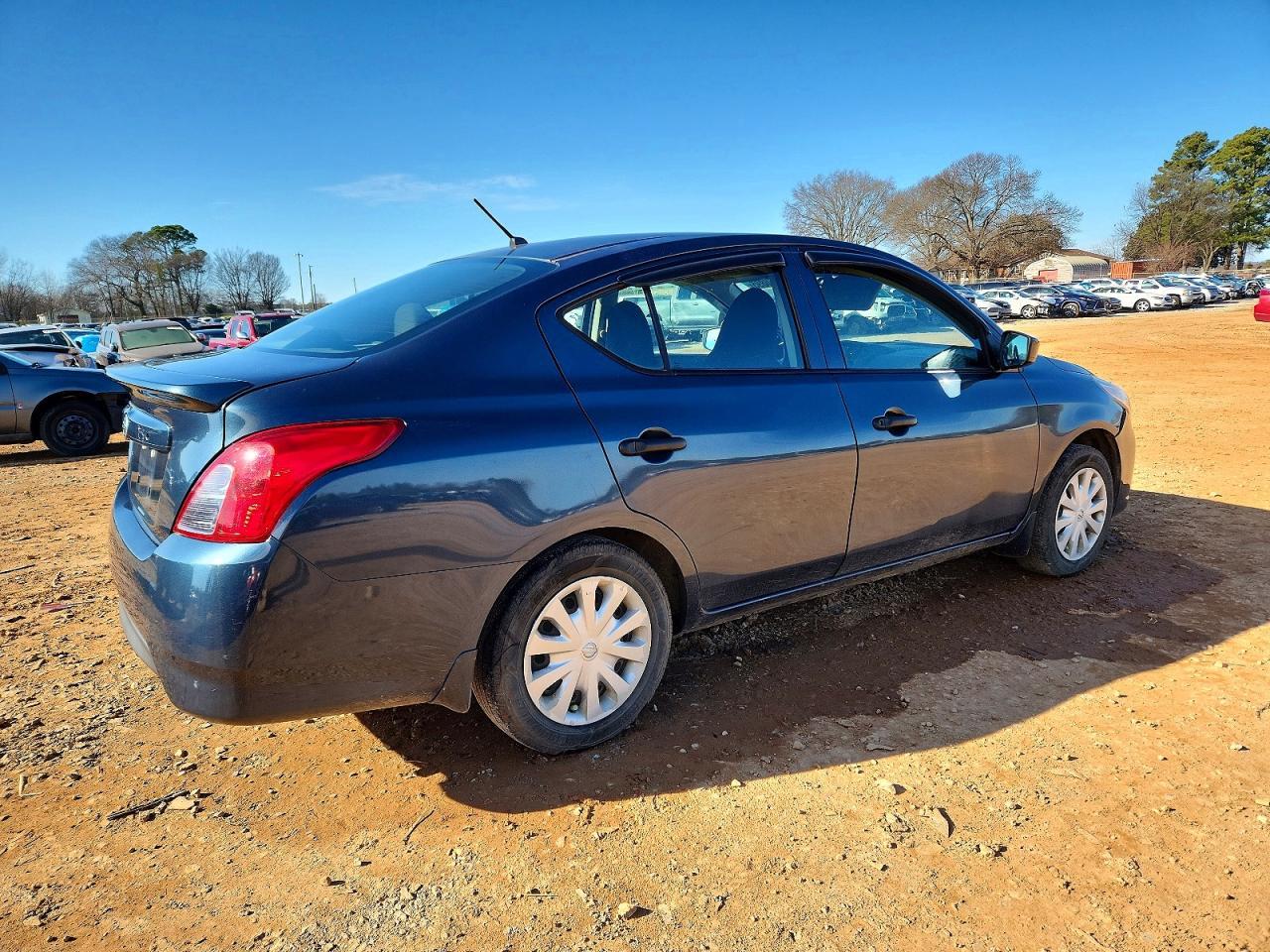 2017 NISSAN VERSA