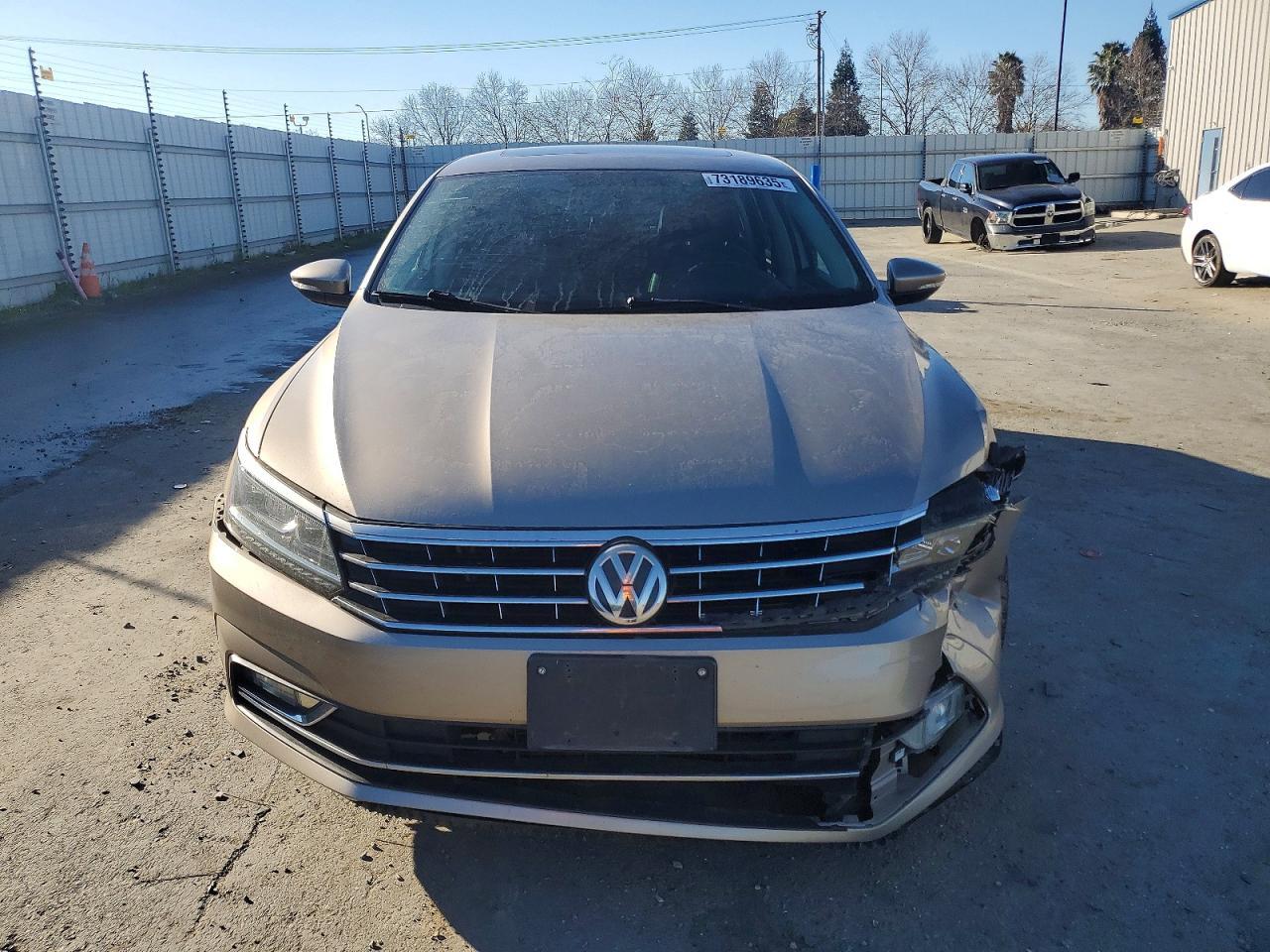 2016 VOLKSWAGEN Passat