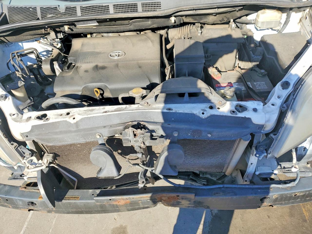 2011 TOYOTA SIENNA