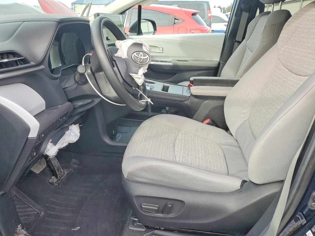 2025 TOYOTA SIENNA