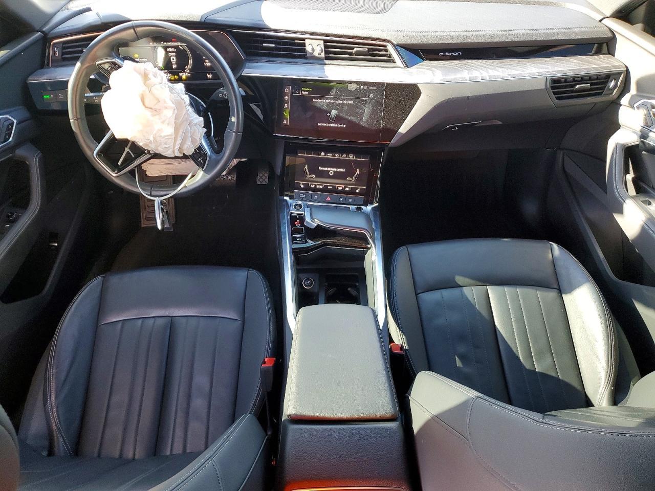 2024 AUDI Q8