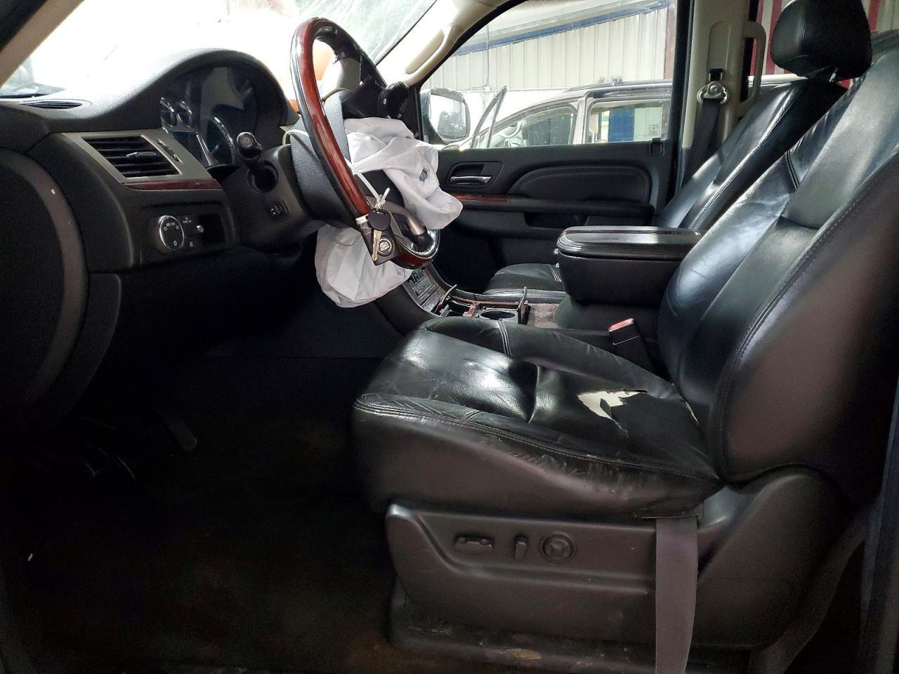 2010 CADILLAC ESCALADE