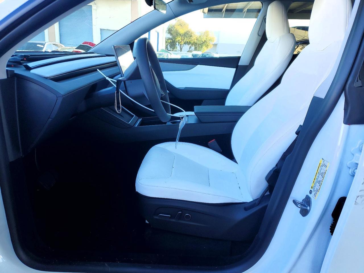 2026 TESLA MODEL Y