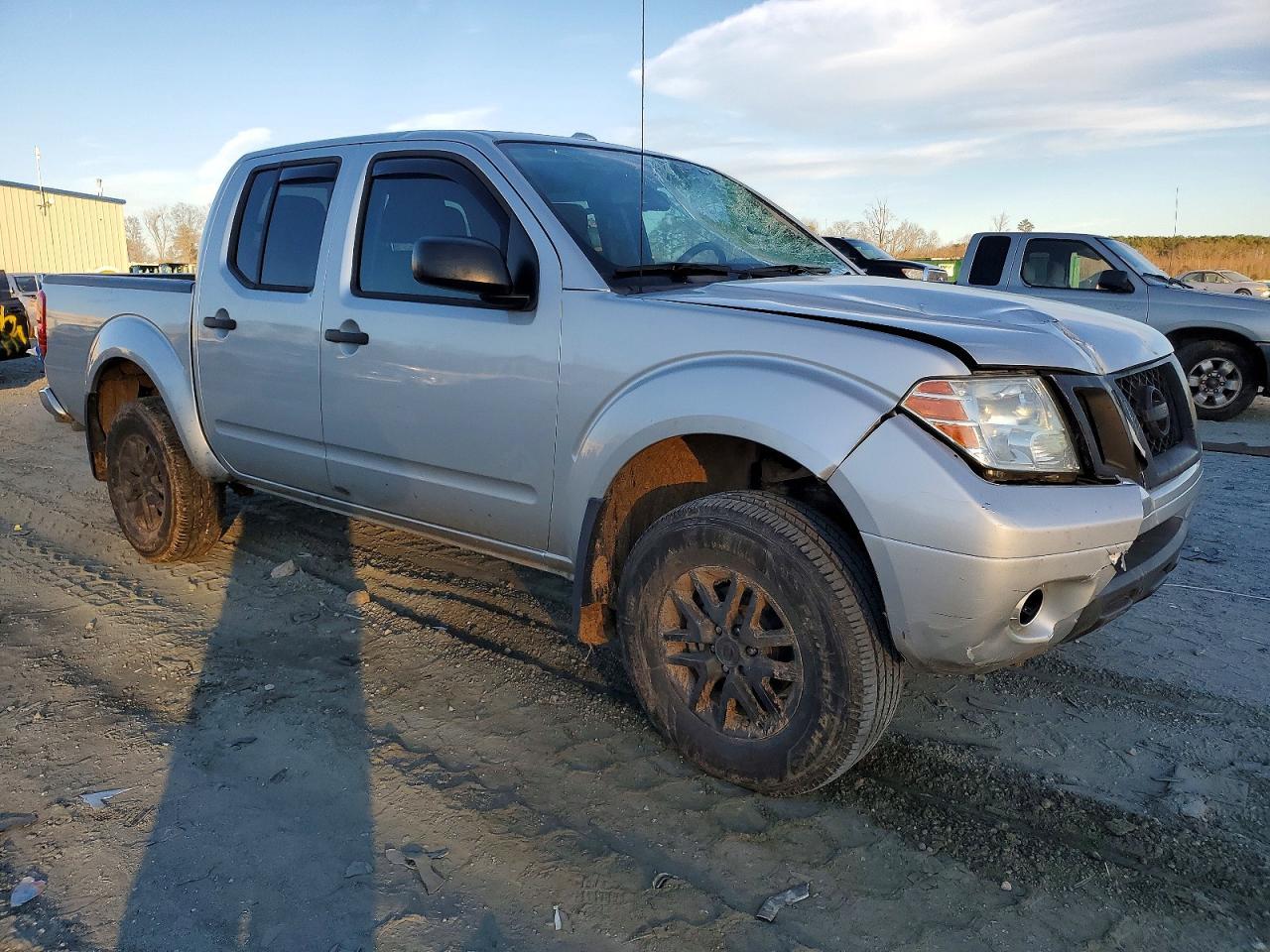 2015 NISSAN Frontier