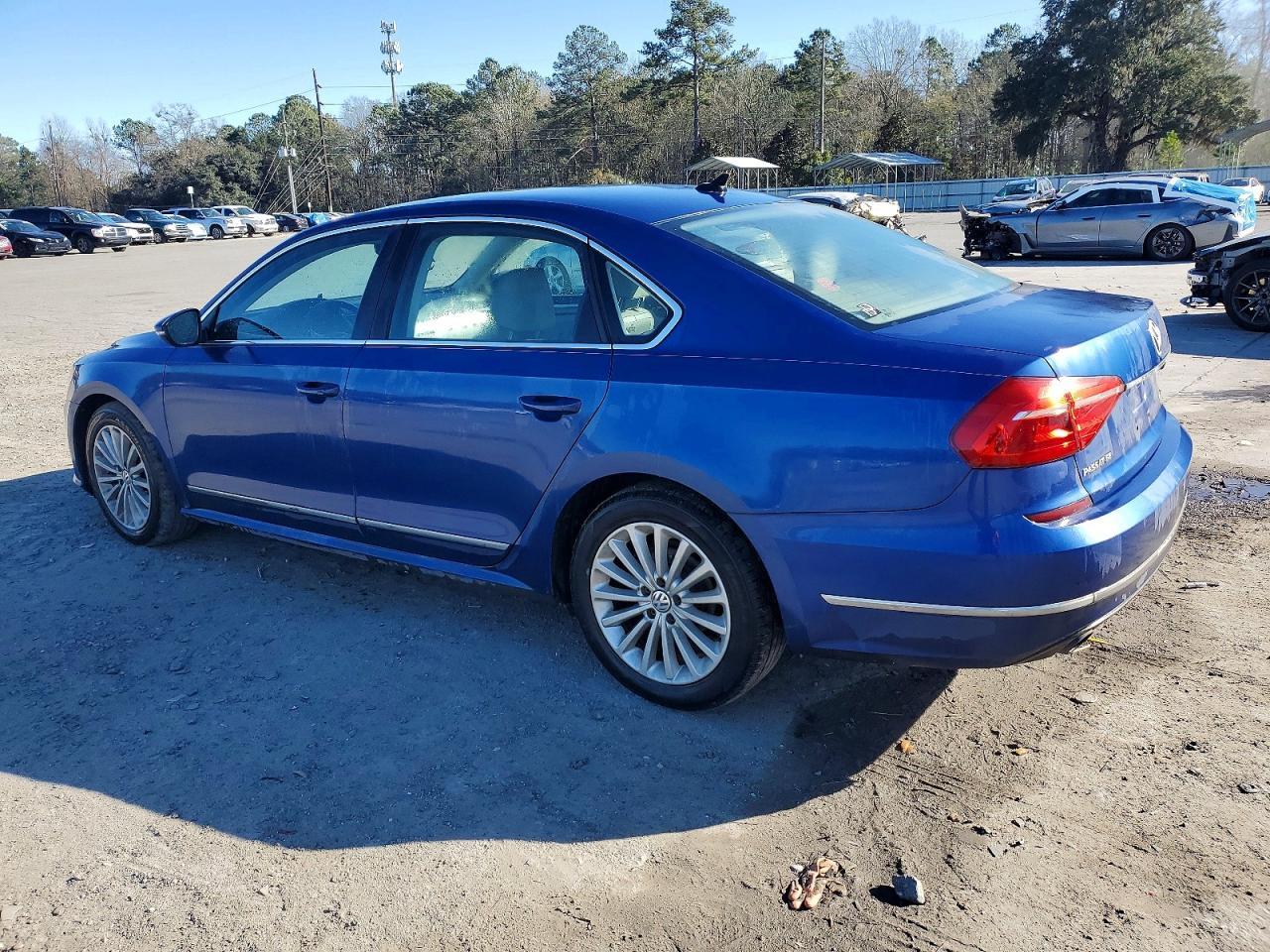 2016 VOLKSWAGEN Passat