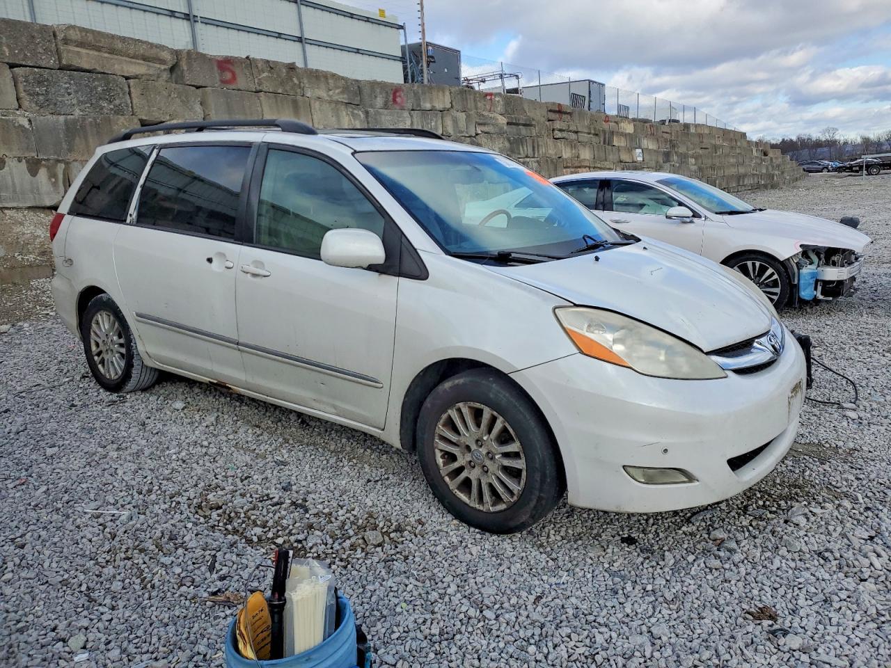 2008 TOYOTA SIENNA