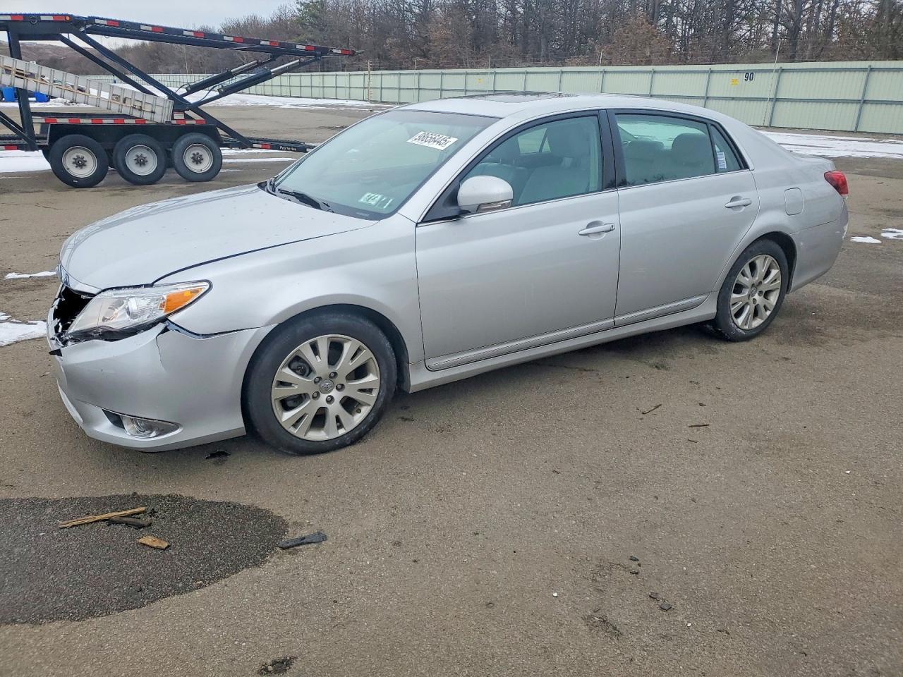 2011 TOYOTA Avalon