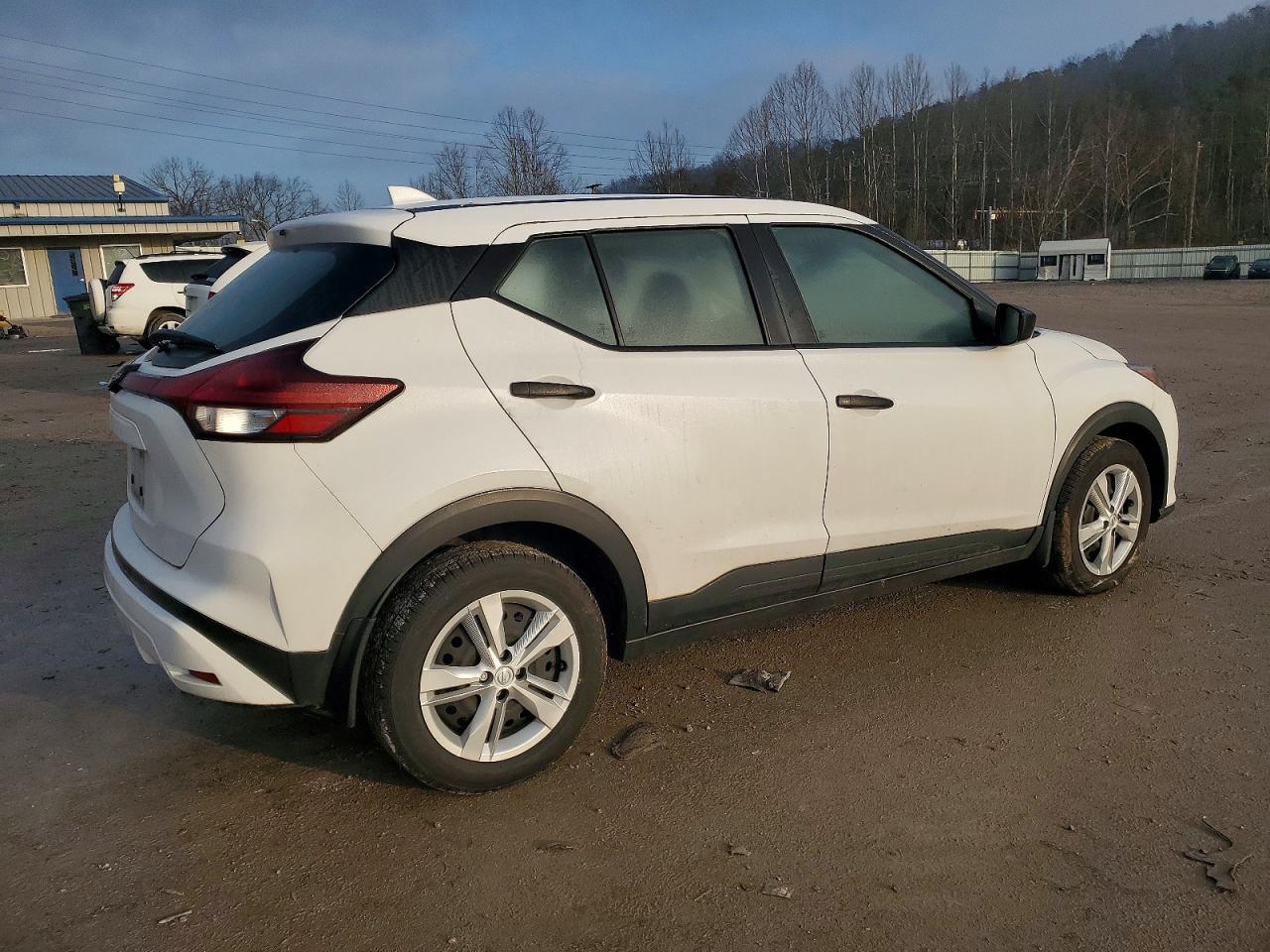 2024 NISSAN KICKS