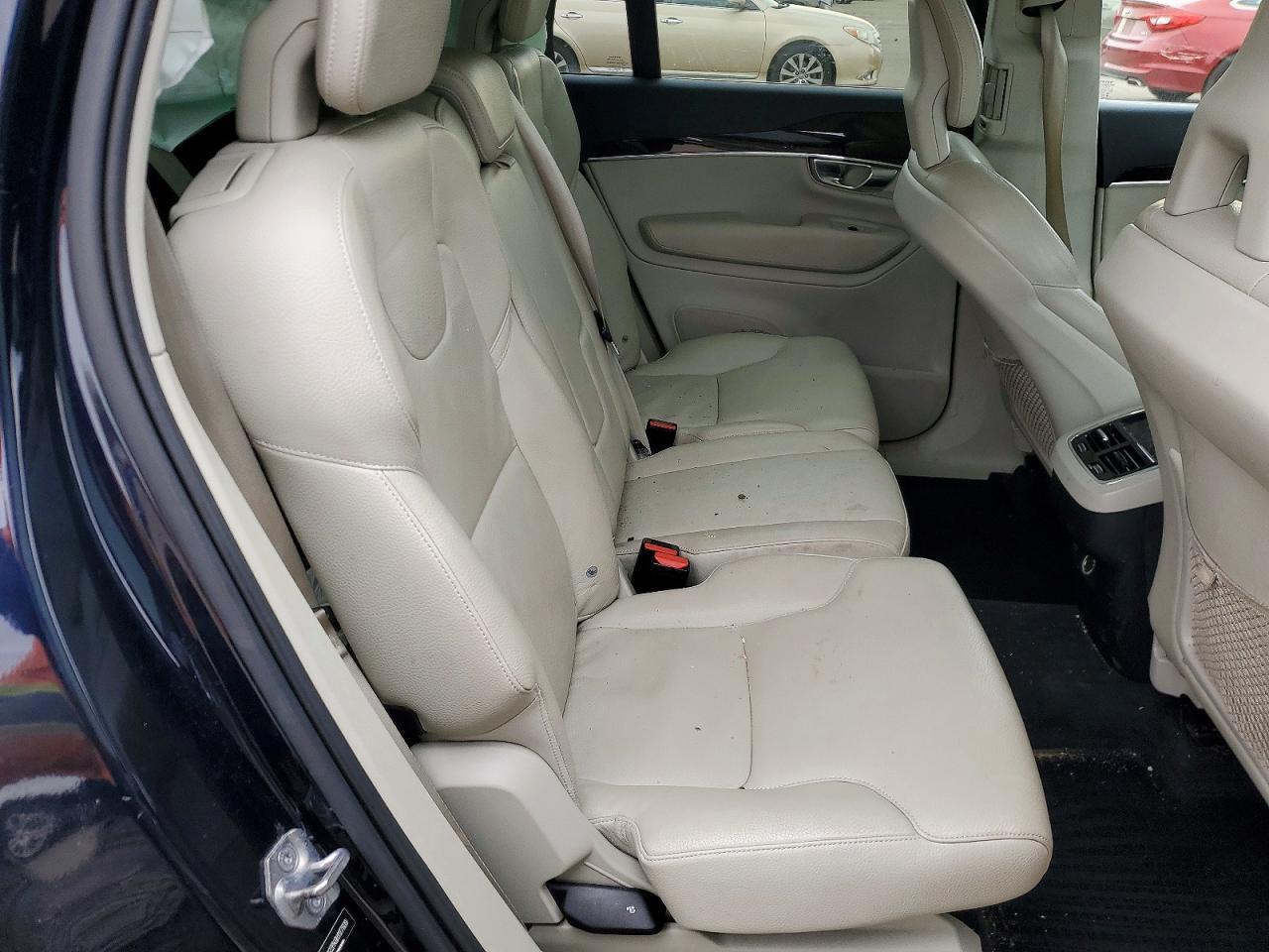 2017 VOLVO XC90