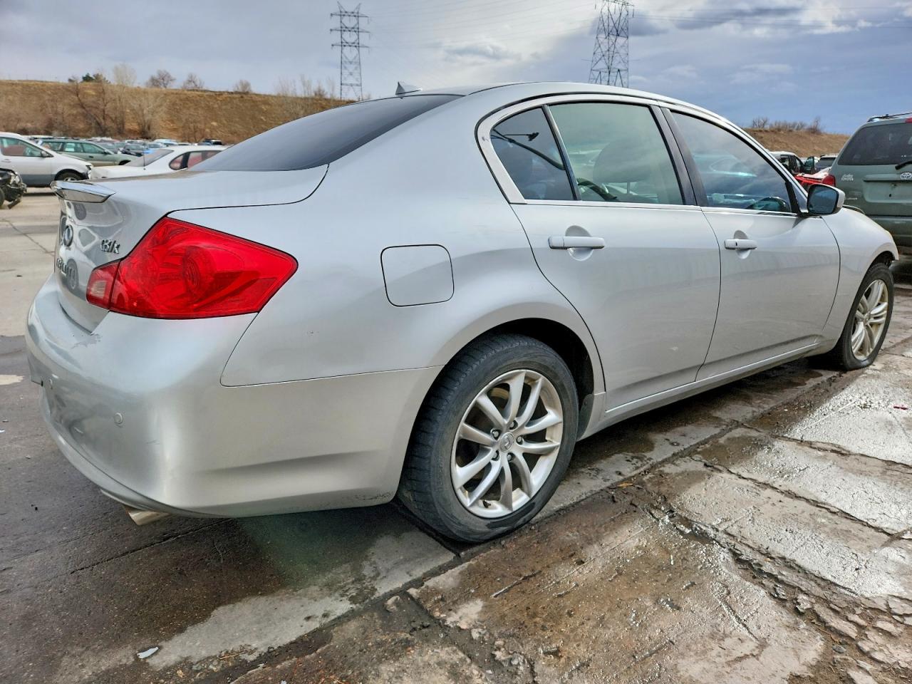 2011 INFINITI G37