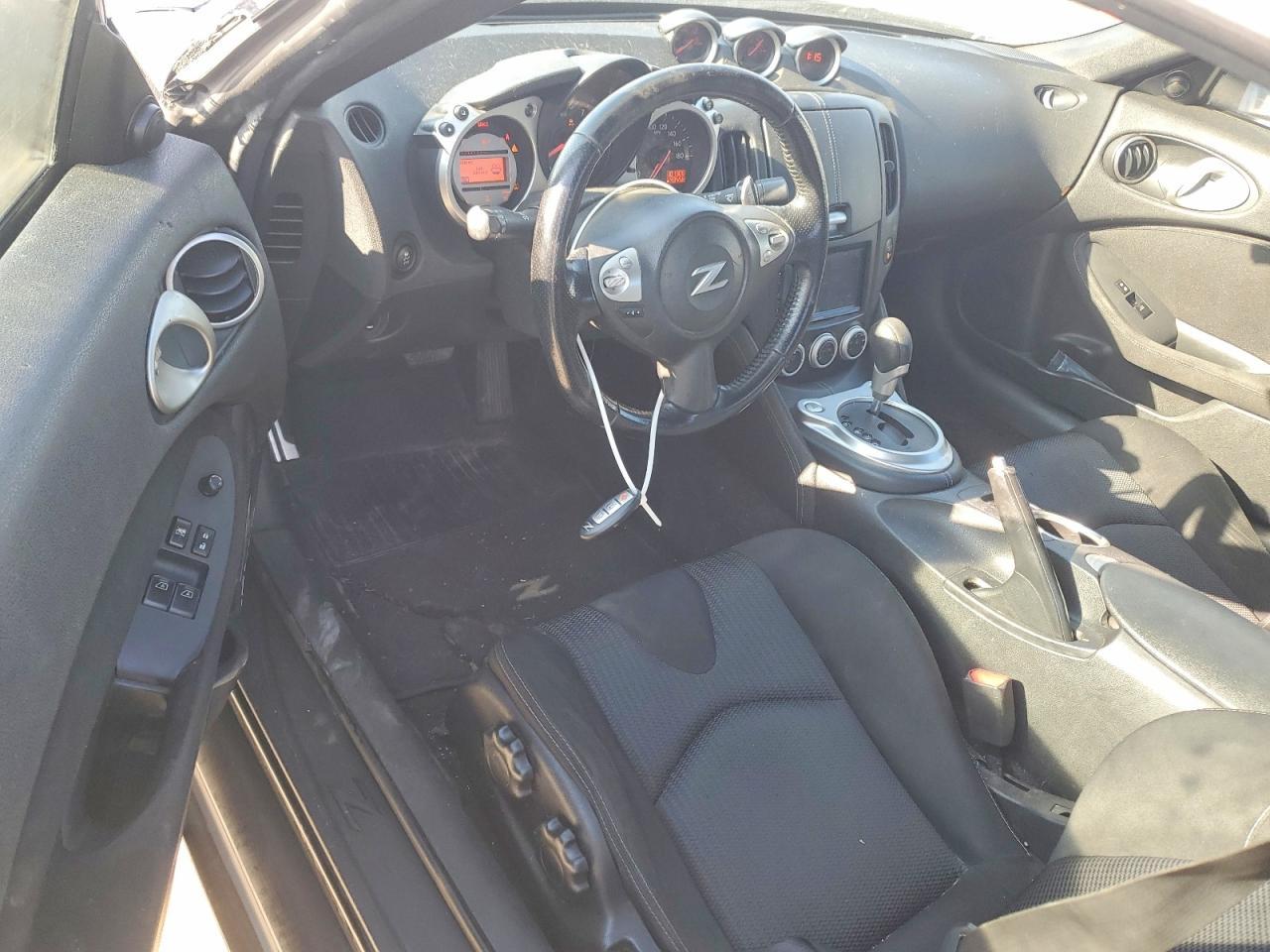 2011 NISSAN 370Z