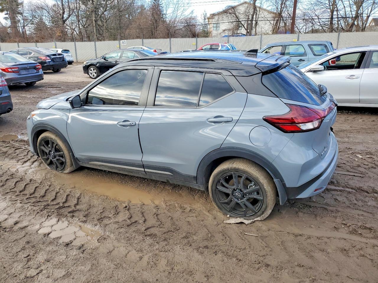 2023 NISSAN KICKS