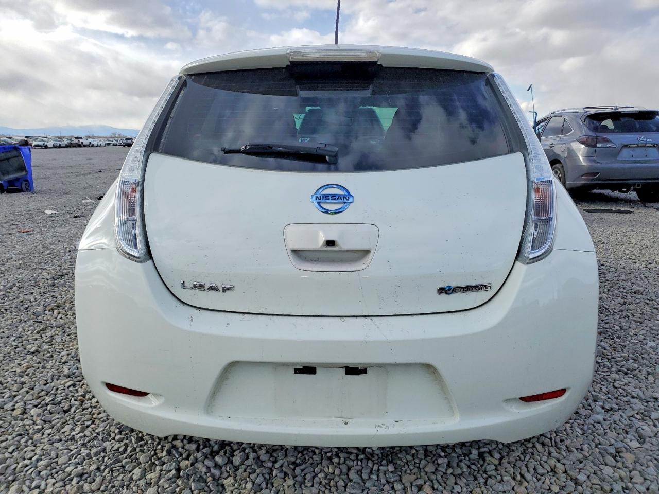 2017 NISSAN LEAF