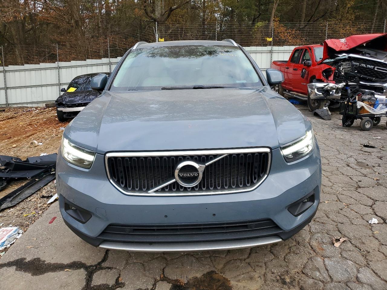 2021 VOLVO XC40