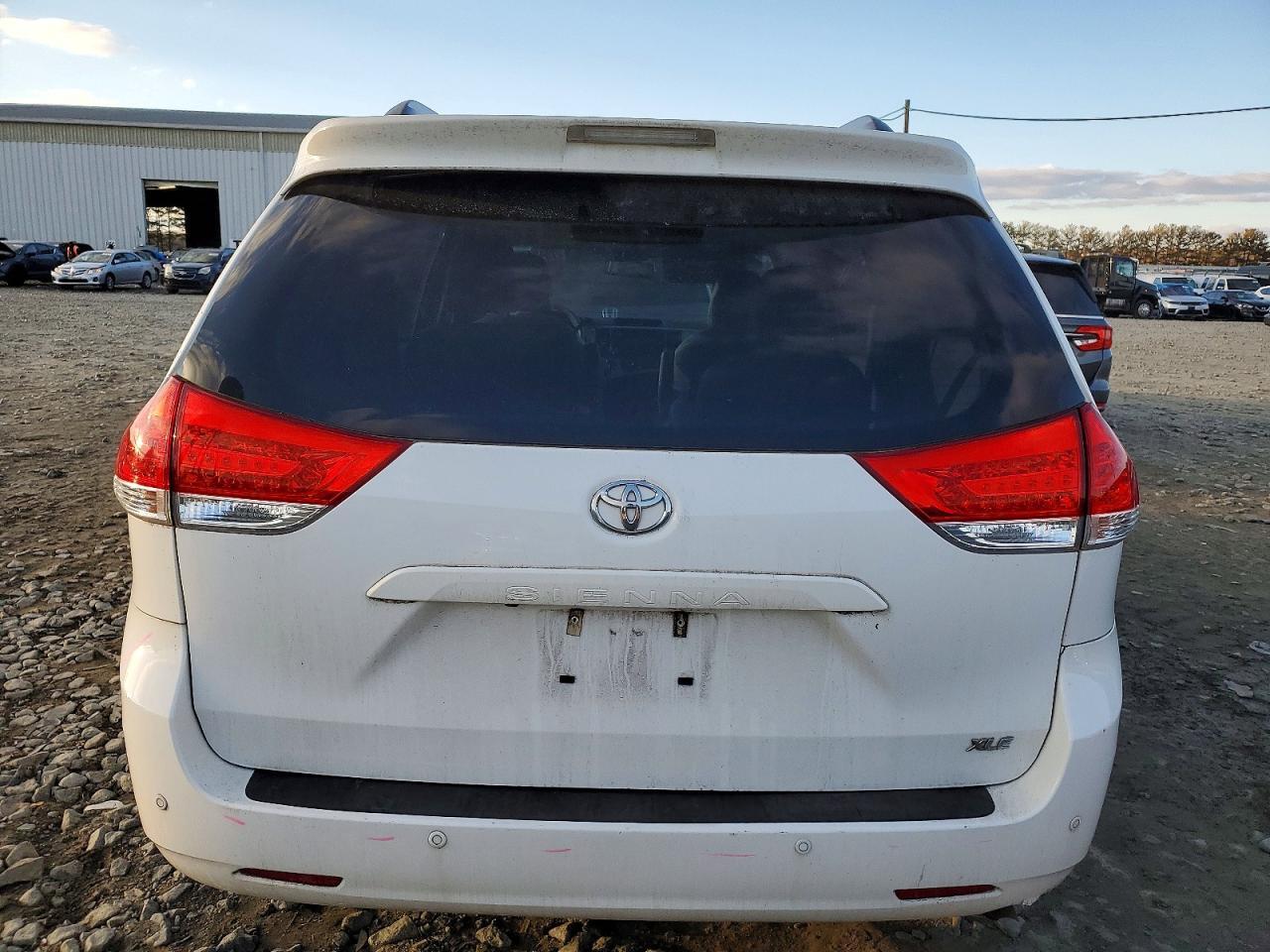 2013 TOYOTA SIENNA