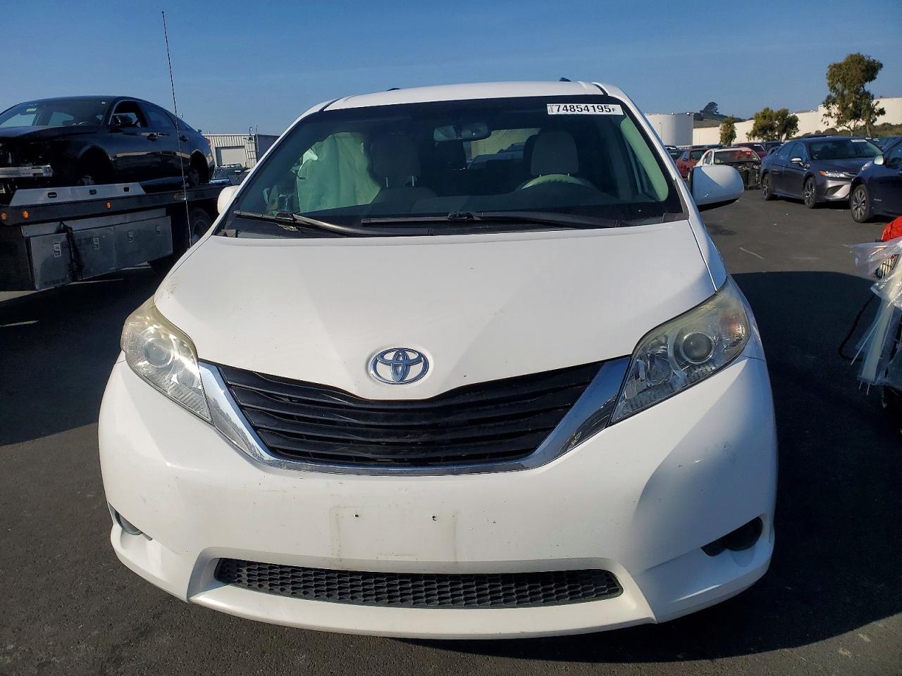 2014 TOYOTA SIENNA