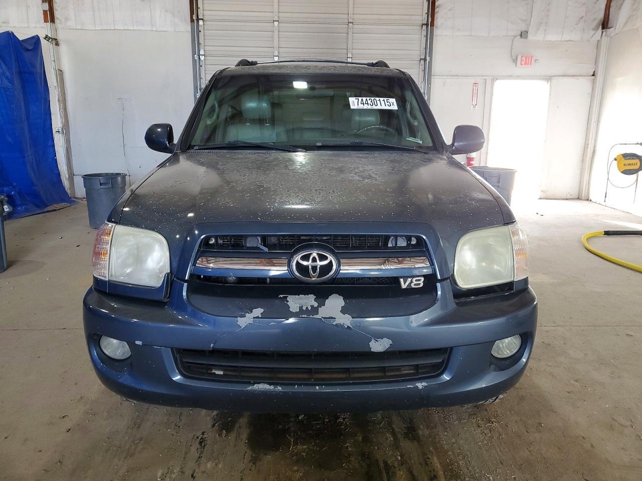 2005 TOYOTA Sequoia