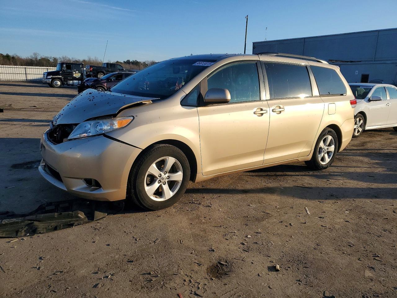 2014 TOYOTA SIENNA
