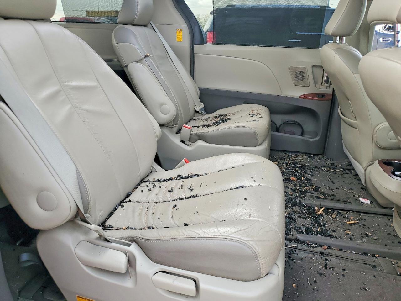 2014 TOYOTA SIENNA