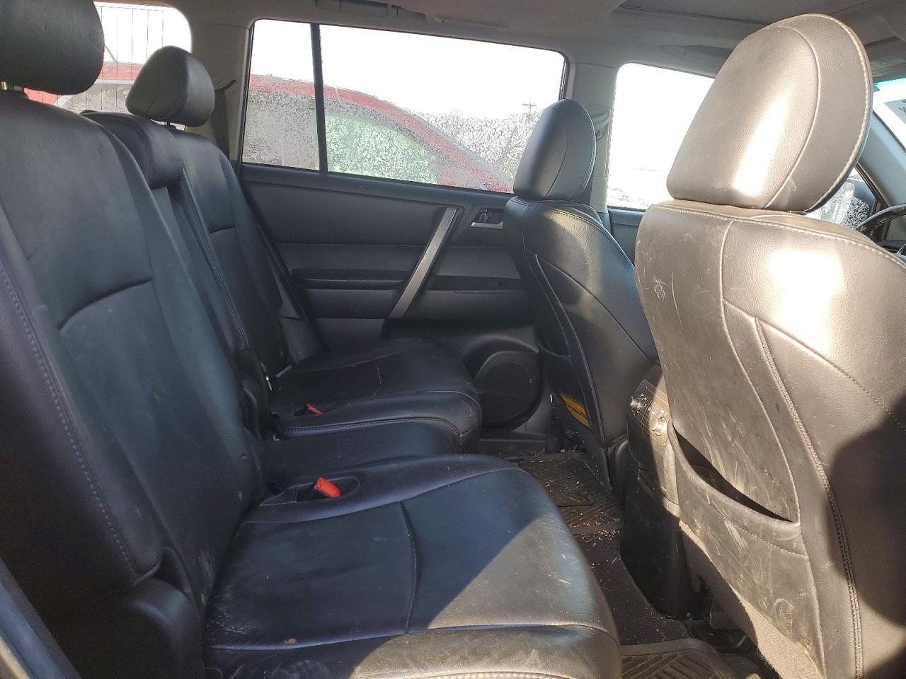 2011 TOYOTA HIGHLANDER