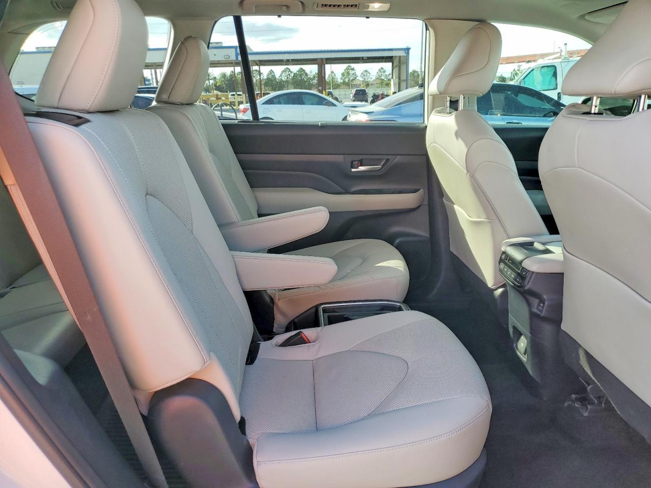 2024 TOYOTA HIGHLANDER